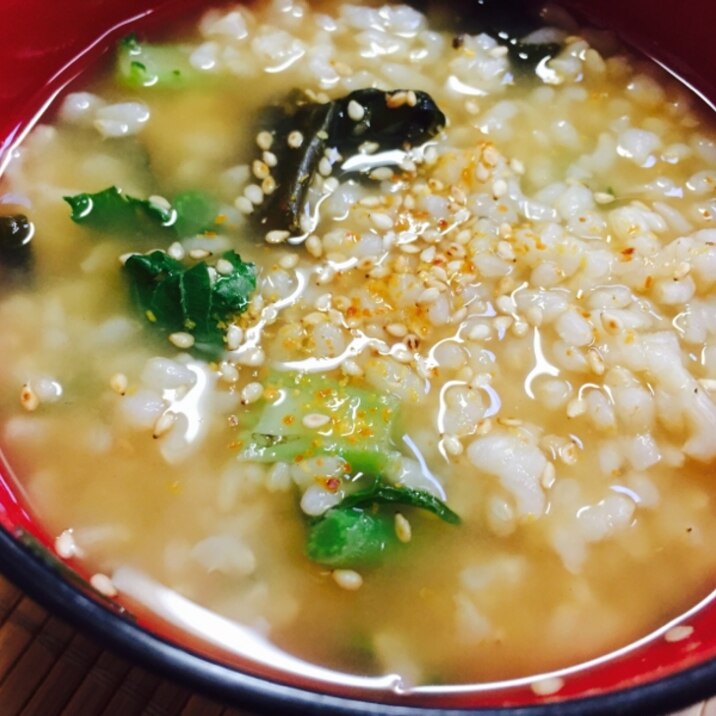 インスタントで!ダイコンの葉とわかめの味噌汁雑炊